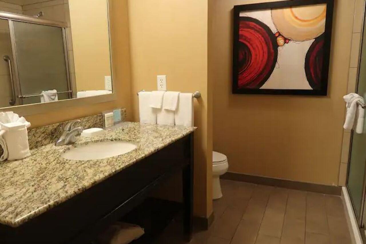 Hampton Inn & Suites Salinas Kültér fotó