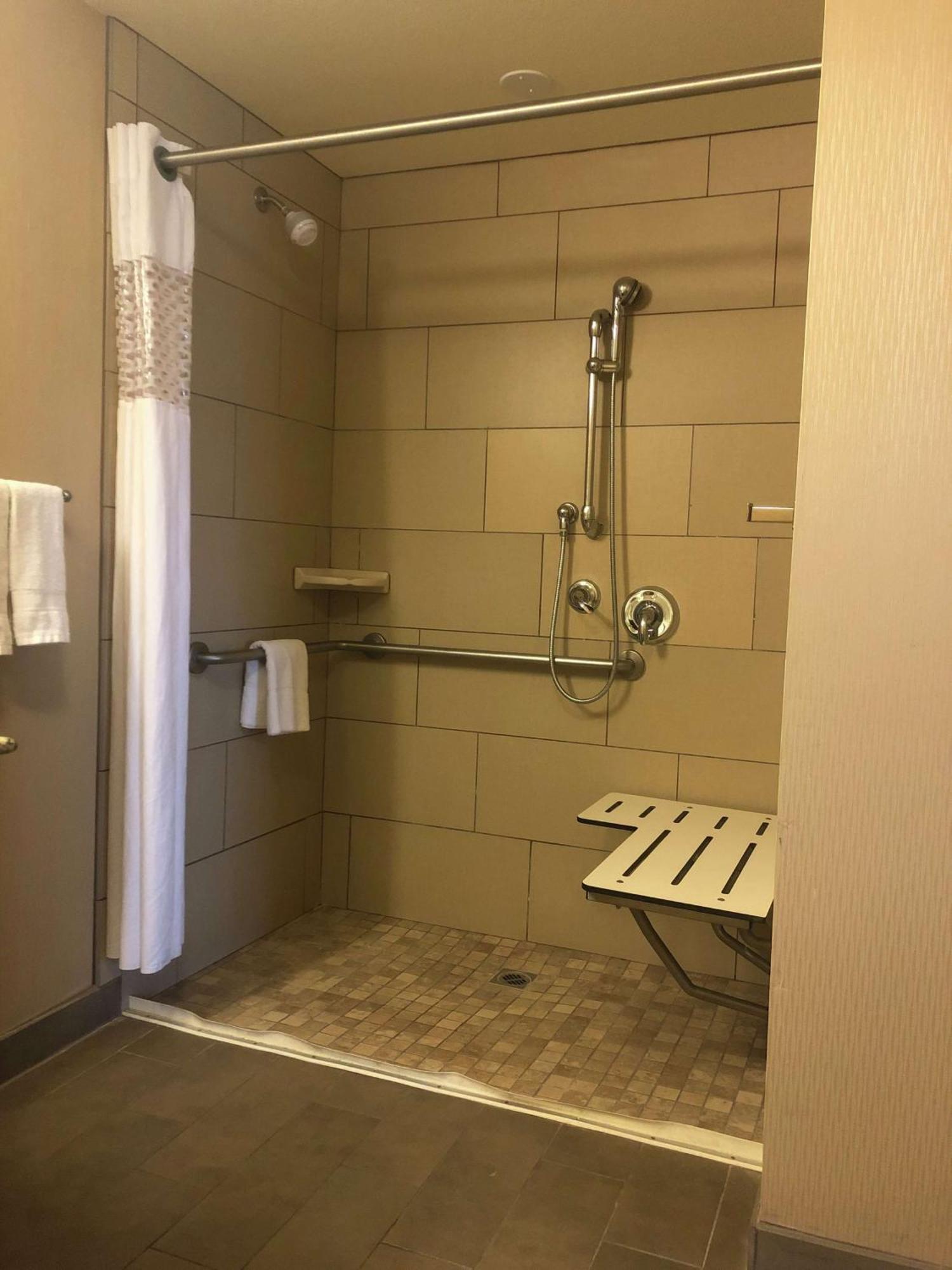 Hampton Inn & Suites Salinas Kültér fotó